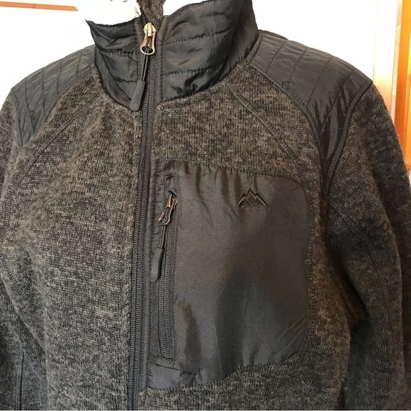 𝅺SNOZU fleece fuzzy jacket. Women’s size XL. Charcoal grey with white collar. - Picture 2 of 6